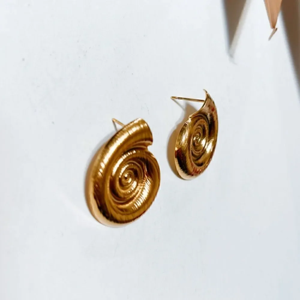 Gold seashell stud earrings #1088